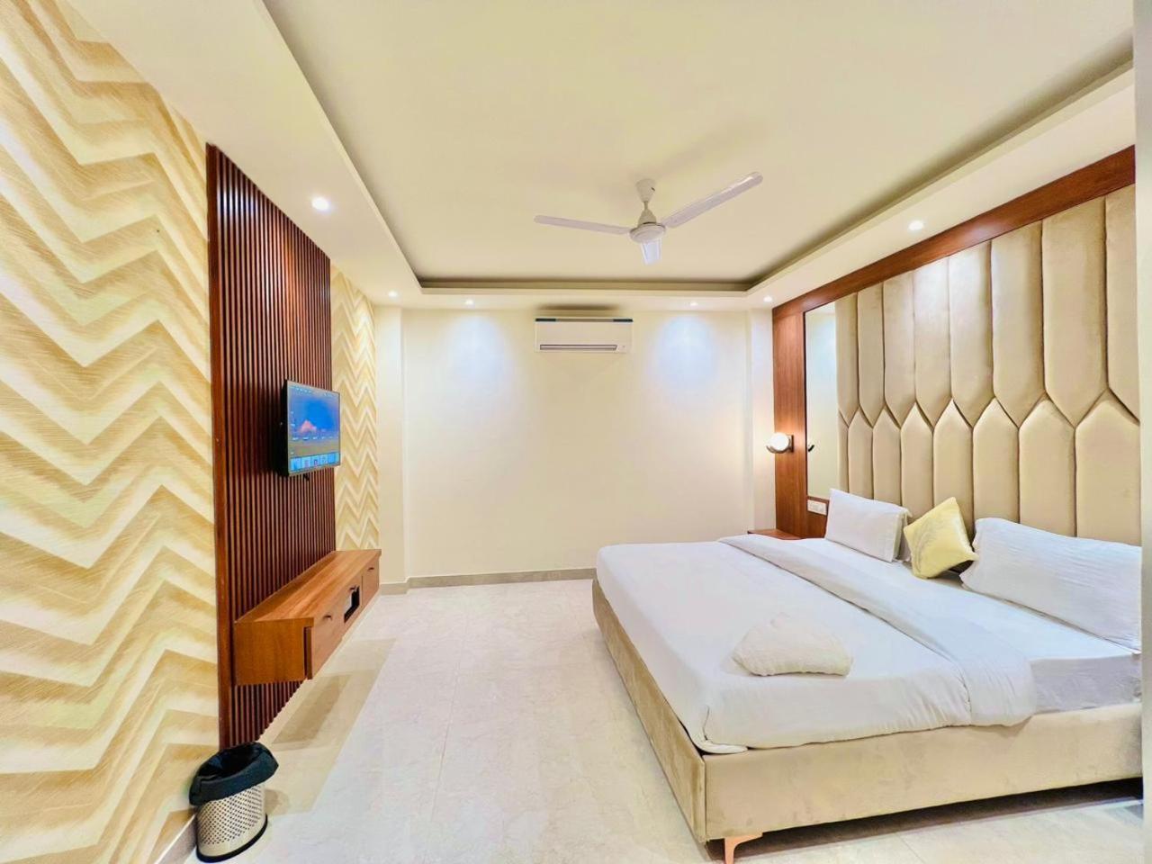 Hotel Riverb New Delhi Exterior photo