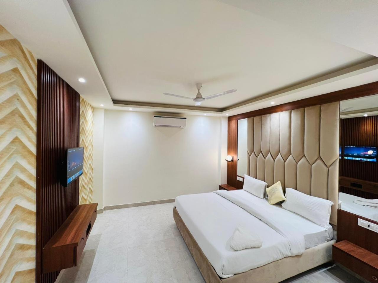 Hotel Riverb New Delhi Exterior photo